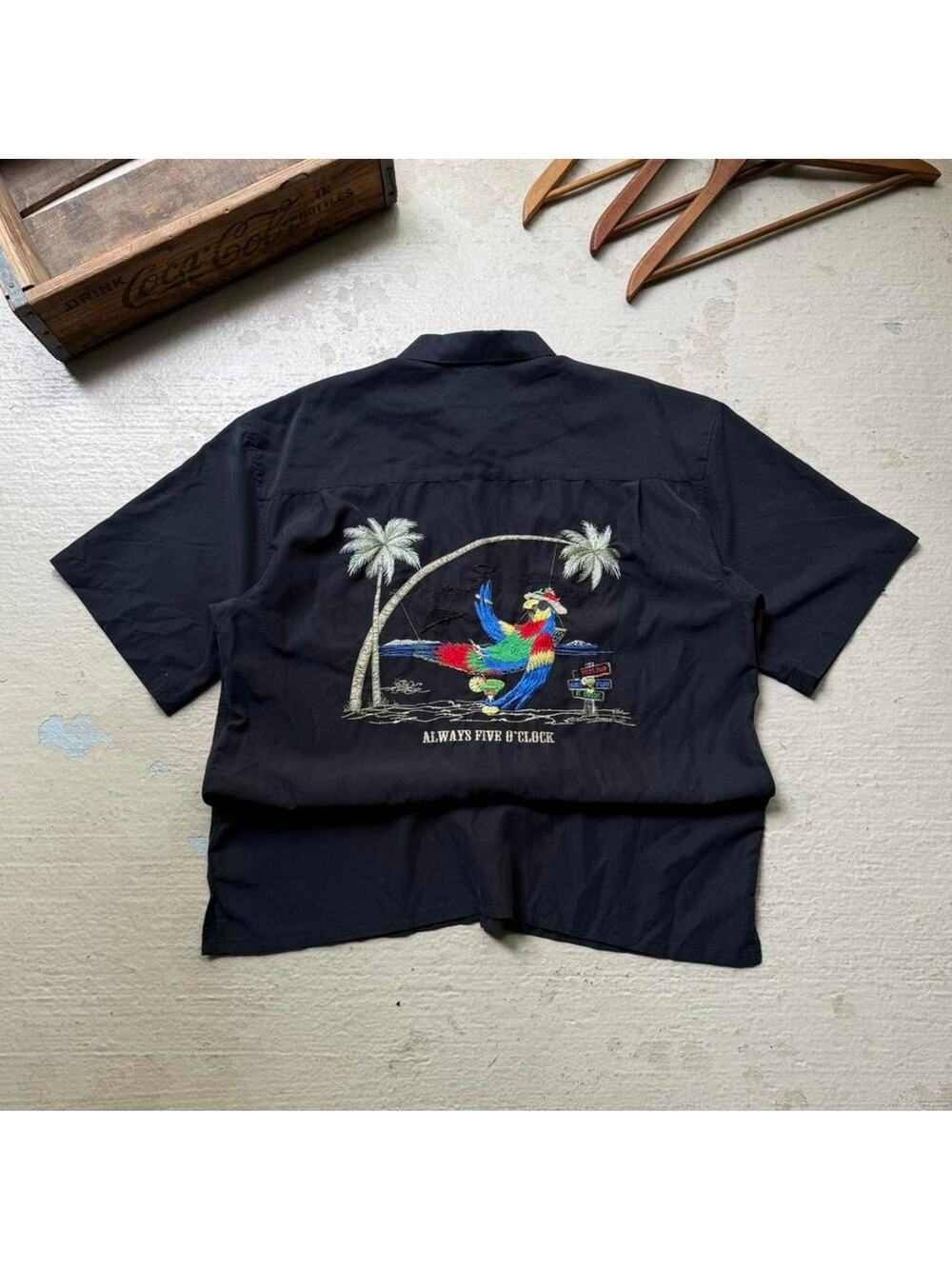 Bamboo Cay 5 O Clock Smoking Parrot Island Men's L Beach Shirt